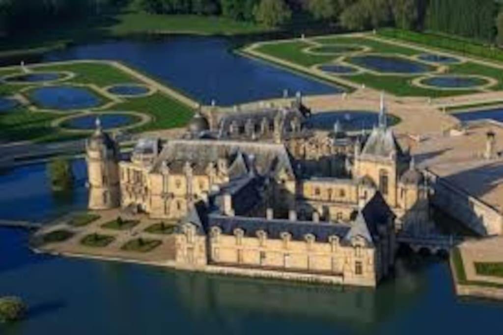 Superbe Appartement En Plein Centre Ville Viarmes Exterior foto